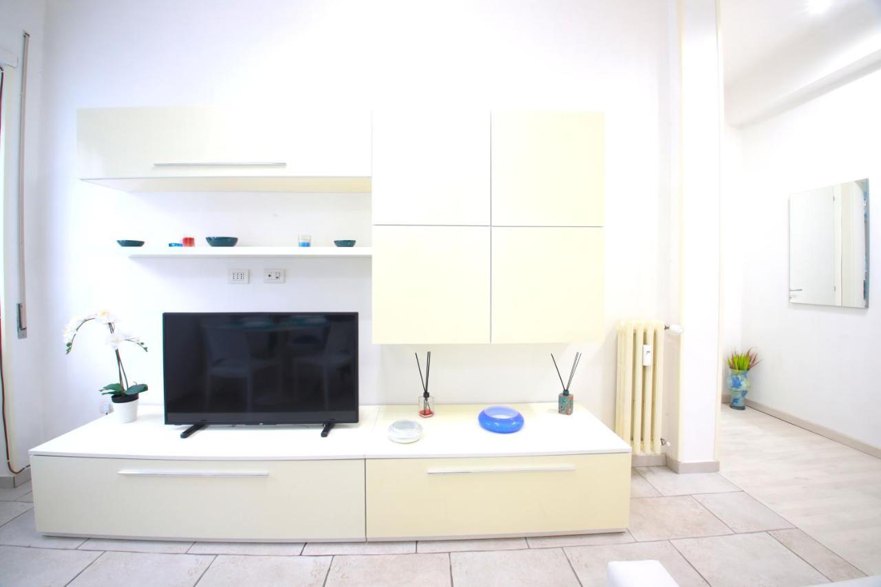Hostly - Vittoria House - Near The Center With Private Parking Napoli