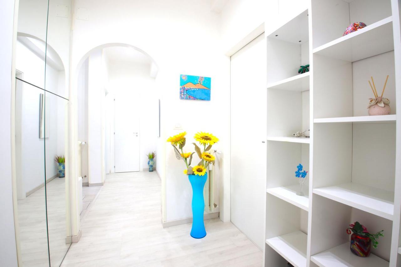 Hostly - Vittoria House - Near The Center With Private Parking Appartamento Napoli