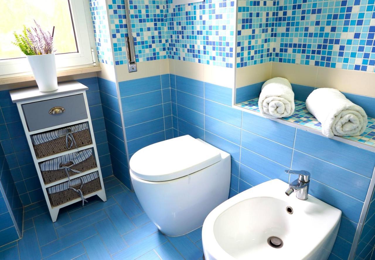 Hostly - Vittoria House - Near The Center With Private Parking Napoli