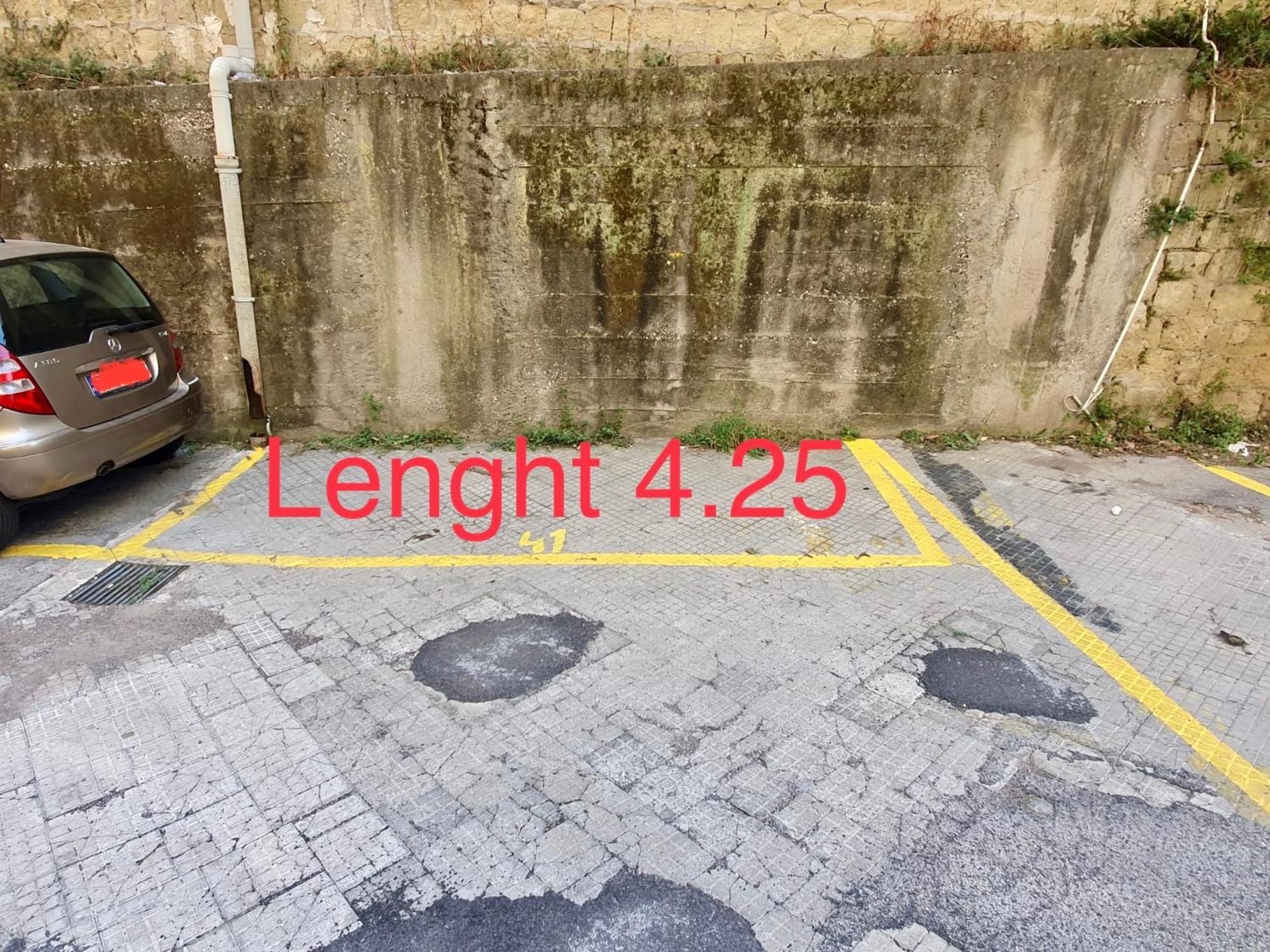 Hostly - Vittoria House - Near The Center With Private Parking Napoli