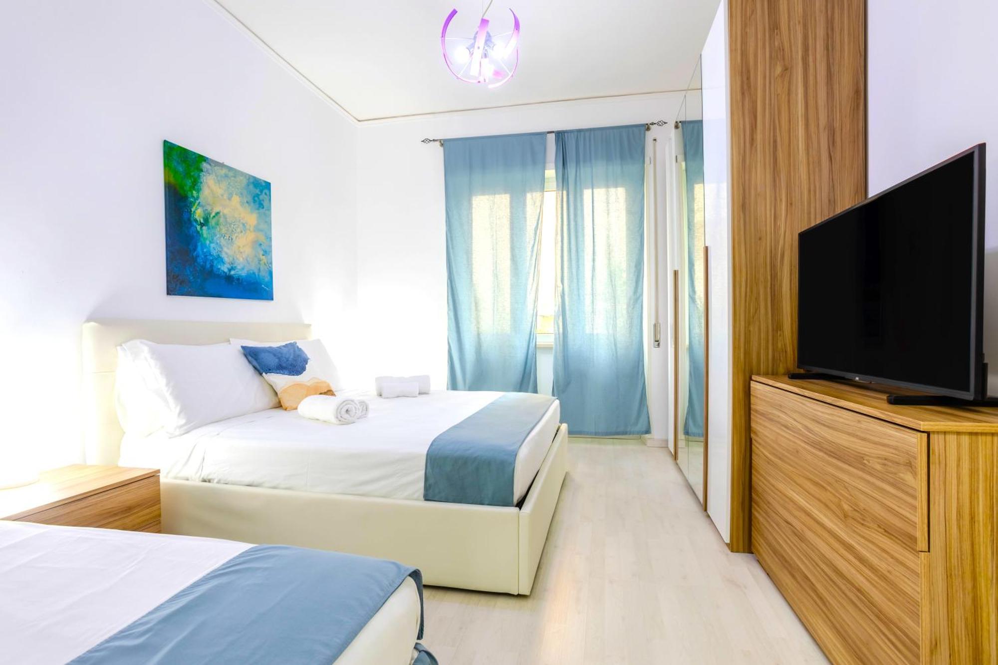 Hostly - Vittoria House - Near The Center With Private Parking * Napoli