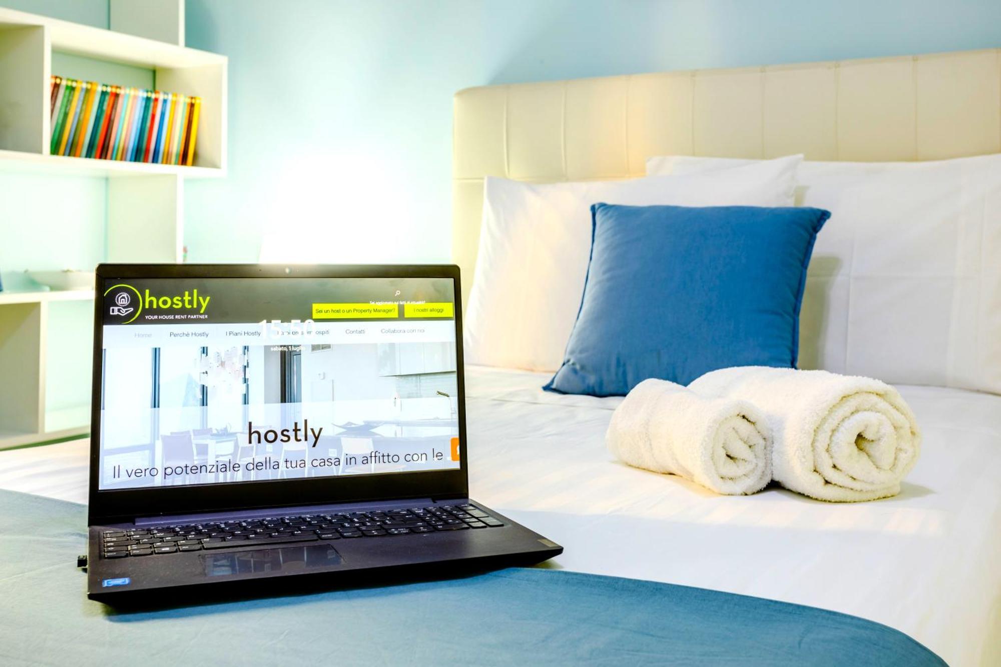 Hostly - Vittoria House - Near The Center With Private Parking Napoli