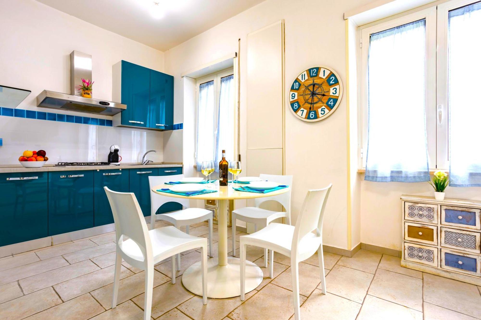Appartamento Hostly - Vittoria House - Near The Center With Private Parking Napoli